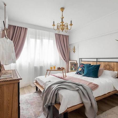 Eclectic 3 Bedroom Calea Victoriei By Urbanesq Bukarest Eksteriør billede