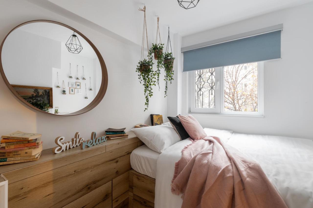 Eclectic 3 Bedroom Calea Victoriei By Urbanesq Bukarest Eksteriør billede