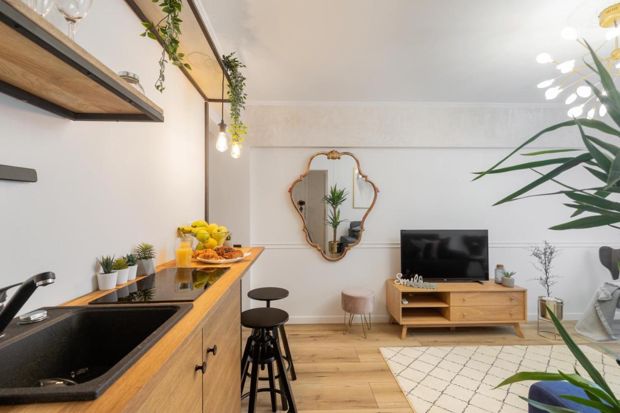Eclectic 3 Bedroom Calea Victoriei By Urbanesq Bukarest Eksteriør billede