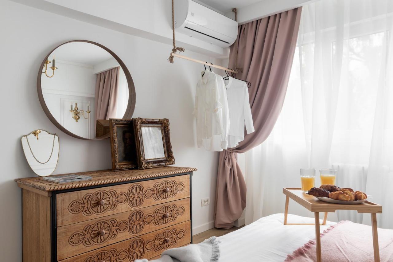 Eclectic 3 Bedroom Calea Victoriei By Urbanesq Bukarest Eksteriør billede