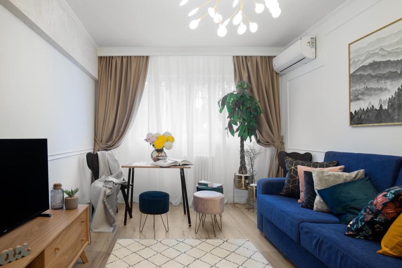 Eclectic 3 Bedroom Calea Victoriei By Urbanesq Bukarest Eksteriør billede