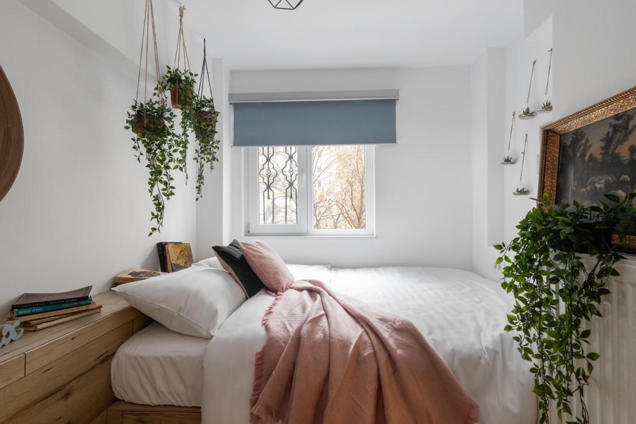 Eclectic 3 Bedroom Calea Victoriei By Urbanesq Bukarest Eksteriør billede