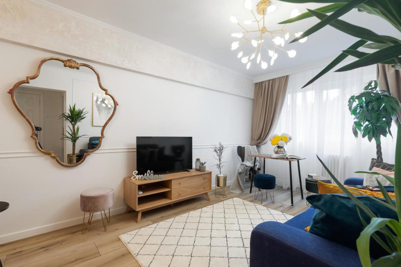 Eclectic 3 Bedroom Calea Victoriei By Urbanesq Bukarest Eksteriør billede