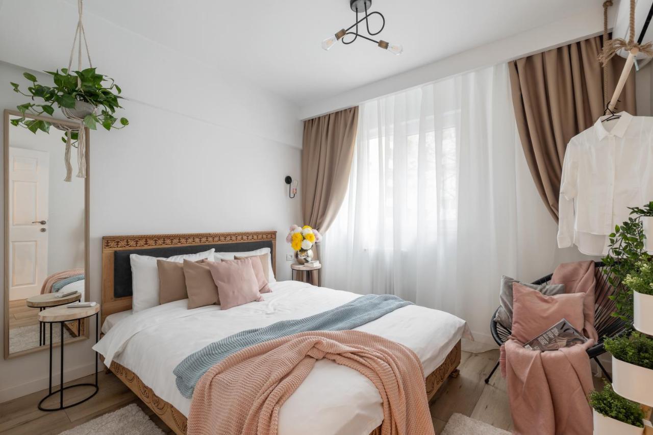 Eclectic 3 Bedroom Calea Victoriei By Urbanesq Bukarest Eksteriør billede